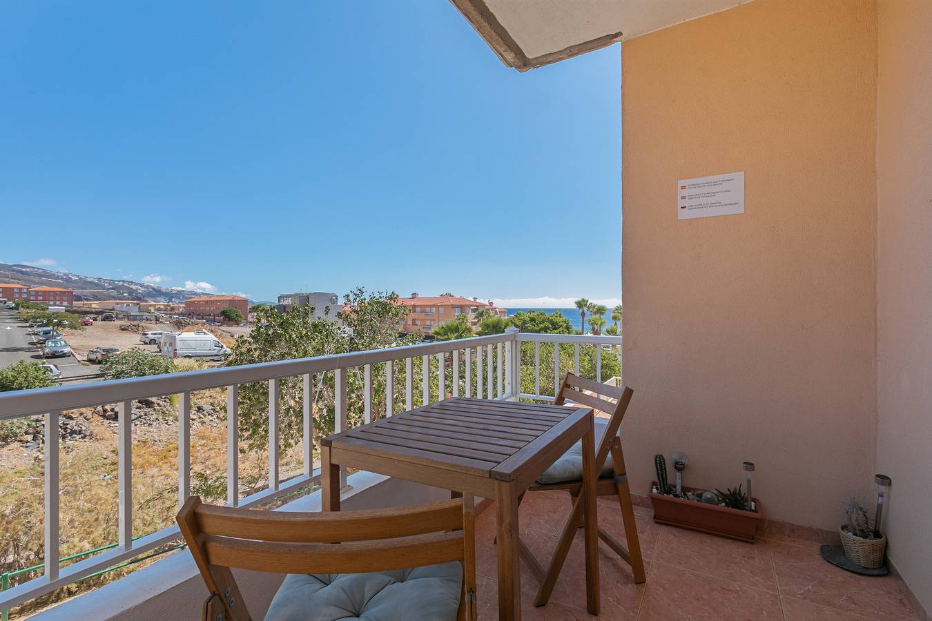 Apartamento entero, Vacaciones 'Brisas Del Mar Eddy' con vistas a la montaña, Wi-Fi y aire acondicionado in Punta Larga, Candelaria