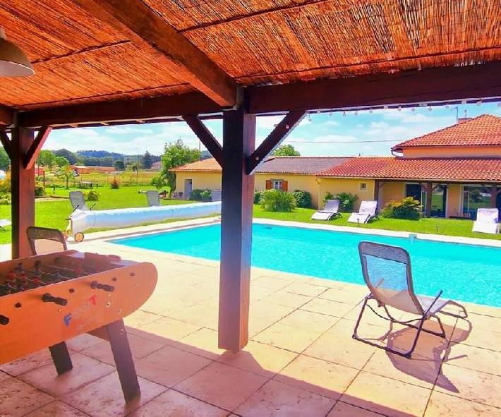 Gîte pour 2 personnes, avec jardin ainsi que vue et piscine à Gaujacq
