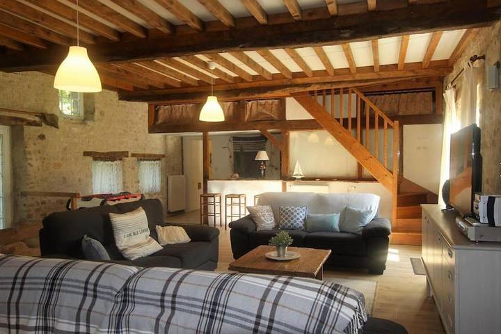 Location de vacances pour 12 personnes, avec jardin à Saon