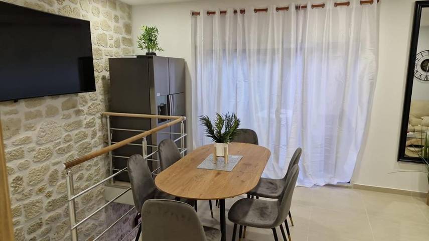 Gîte pour 6 personnes, avec terrasse à Puichéric