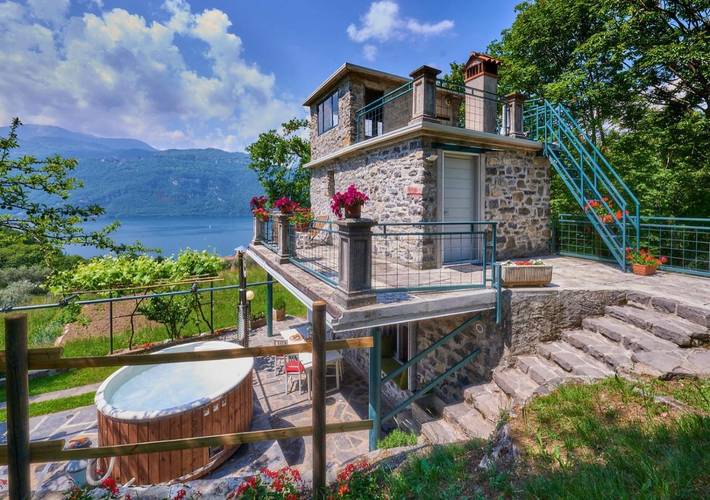 Location de vacances pour 3 personnes, avec jardin ainsi que sauna et jacuzzi à Lierna - 2