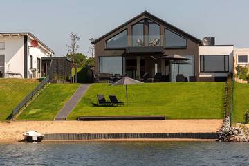 Ferienhaus für 8 Personen, mit Garten und Sauna sowie Whirlpool in Löbnitz
