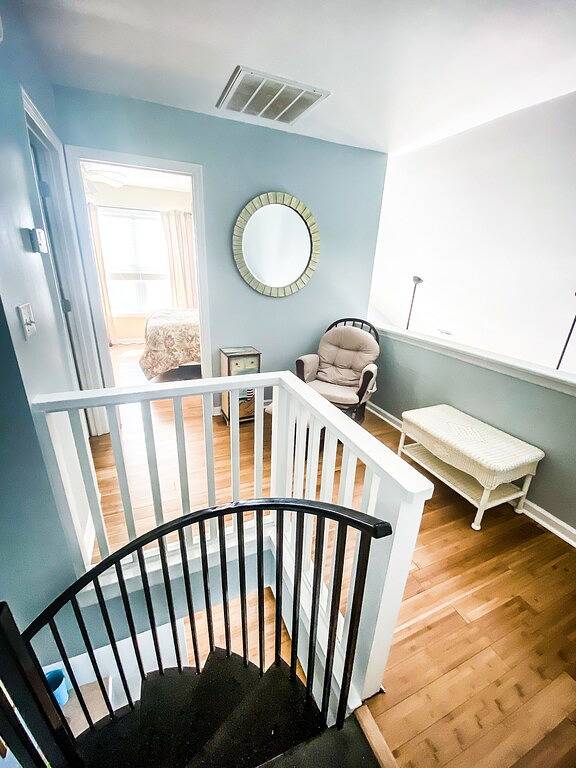 Vacation rental for 14 people, with hot tub and yard in Topsail Island