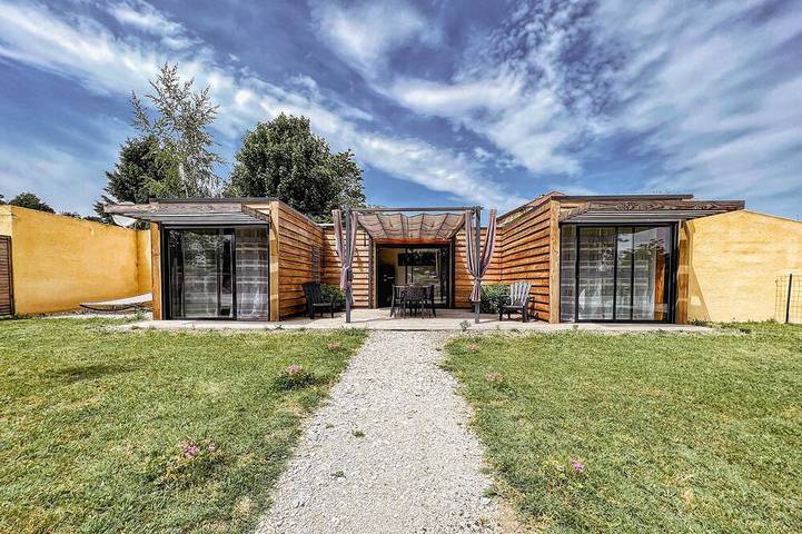 Location de vacances pour 6 personnes, avec Jacuzzi et Piscine à Villefranche-du-Périgord