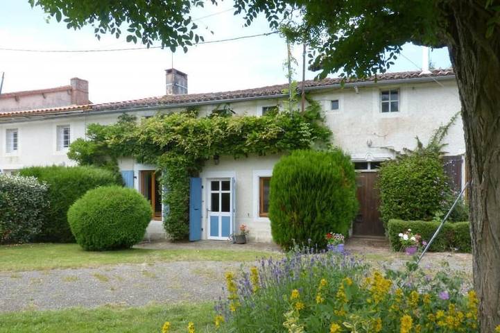 Gîte pour 5 personnes, avec terrasse et jardin