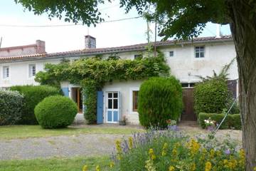Gîte pour 5 personnes, avec terrasse et jardin dans Moncoutant-sur-Sèvre