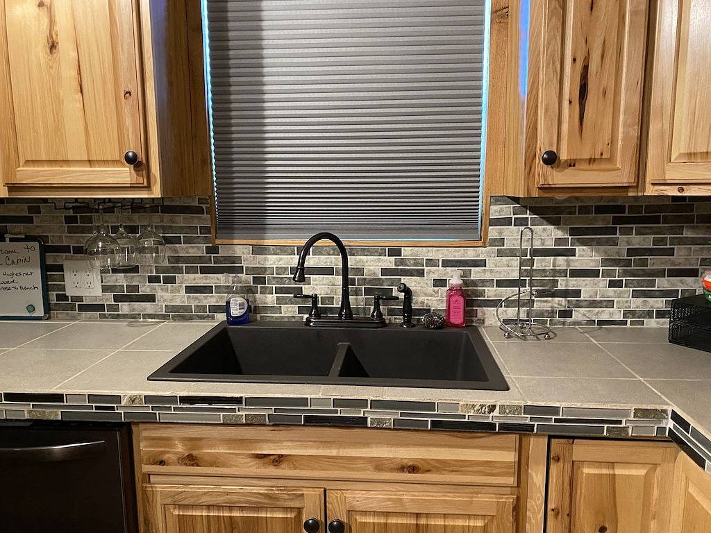 Beautiful 2 Bedroom Cabin with a lake view. Pets welcome in Toledo Bend Reservoir