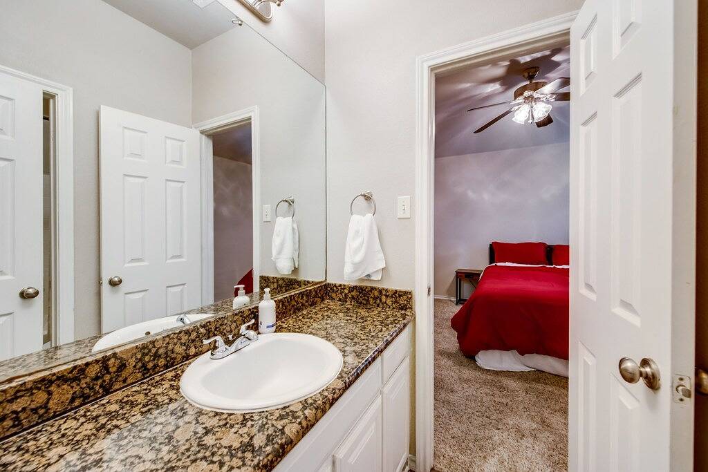 Spacious & Comfortable Home with Garage in Fort Worth, Tarrant County