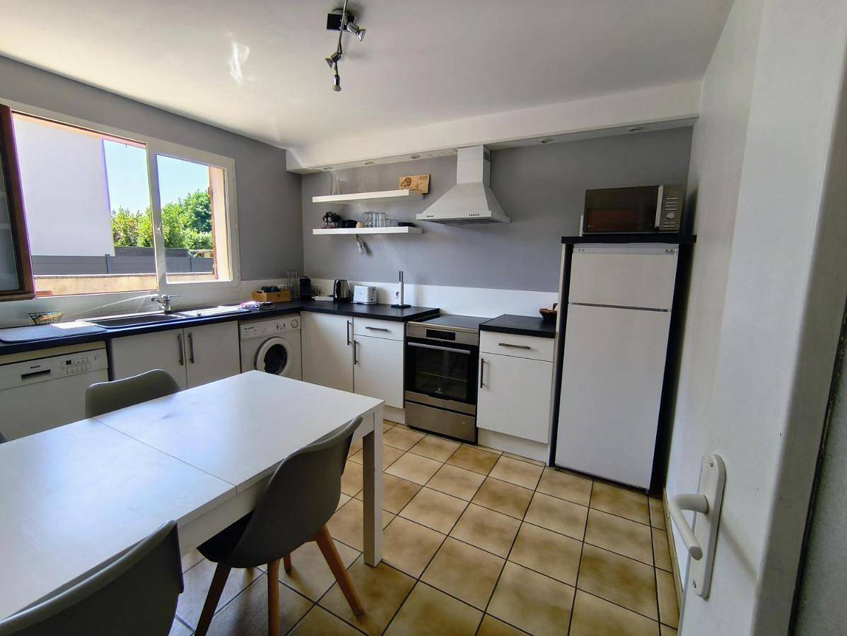 Appartement entier, Grand 2 pièces pour 4 personnes avec jardin in Eysines, Région de Bordeaux