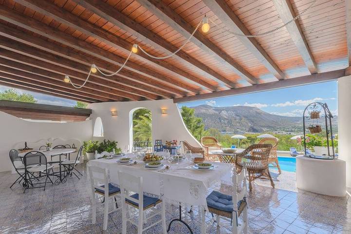 Ferienhaus für 19 Personen, mit Terrasse und Garten auf den Liparische Inseln