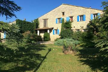 Gîte pour 2 personnes, avec jardin et piscine, animaux acceptés à Saint-Michel-l'Observatoire