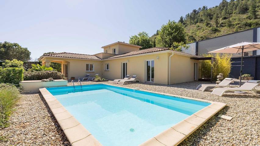 Villa pour 6 personnes, avec jardin ainsi que piscine et terrasse