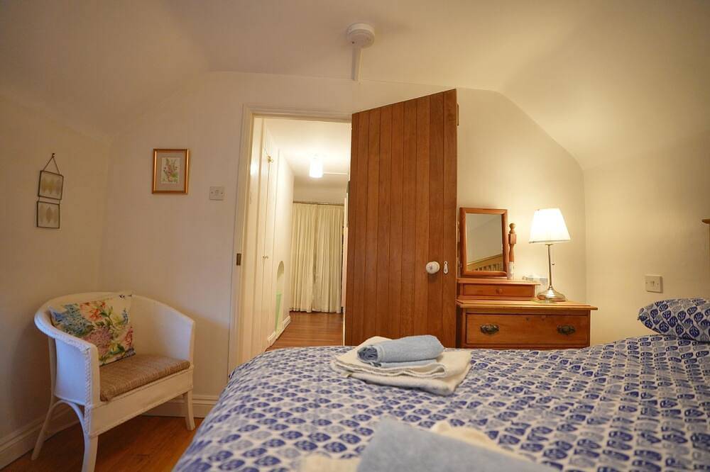 Cottage With Indoor Swim Spa in New Forest National Park for families or couples in Hyde (Hampshire), Hampshire
