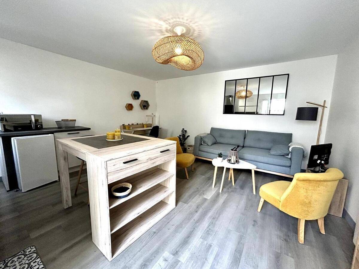 Appartement entier, Côté Cour - Appartement en plein centre-ville & proche des thermes in Rochefort, Région de Rochefort