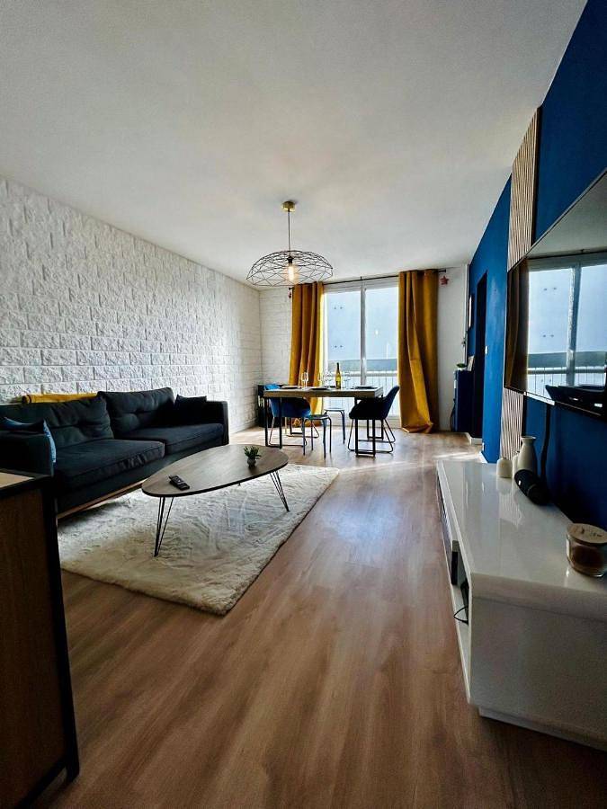 Gîte pour 2 personnes, avec jacuzzi et jardin ainsi que terrasse et sauna à Lorient