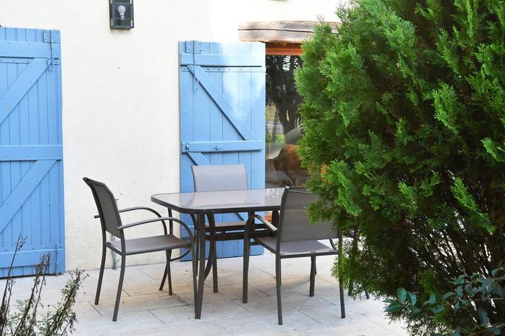 Gîte pour 4 personnes, avec terrasse et piscine ainsi que jardin et jacuzzi à Bergerac - 2