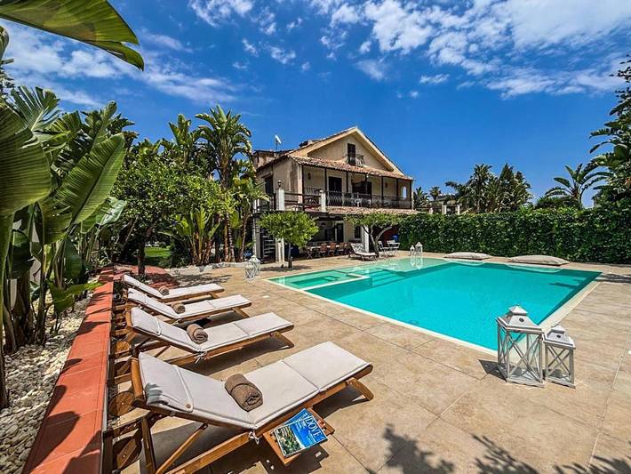 Villa per 18 persone, con panorama e giardino nonché piscina, con animali domestici - 1