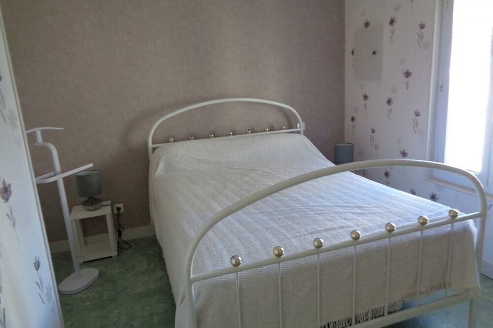 Maison tourangelle restaurée, 3 chambres, jardin clos, village viticole, proche loisirs et équipements bébé in Restigné, Vallée de la Loire