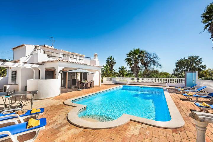 Villa voor 6 personen, met balkon in Armação de Pera