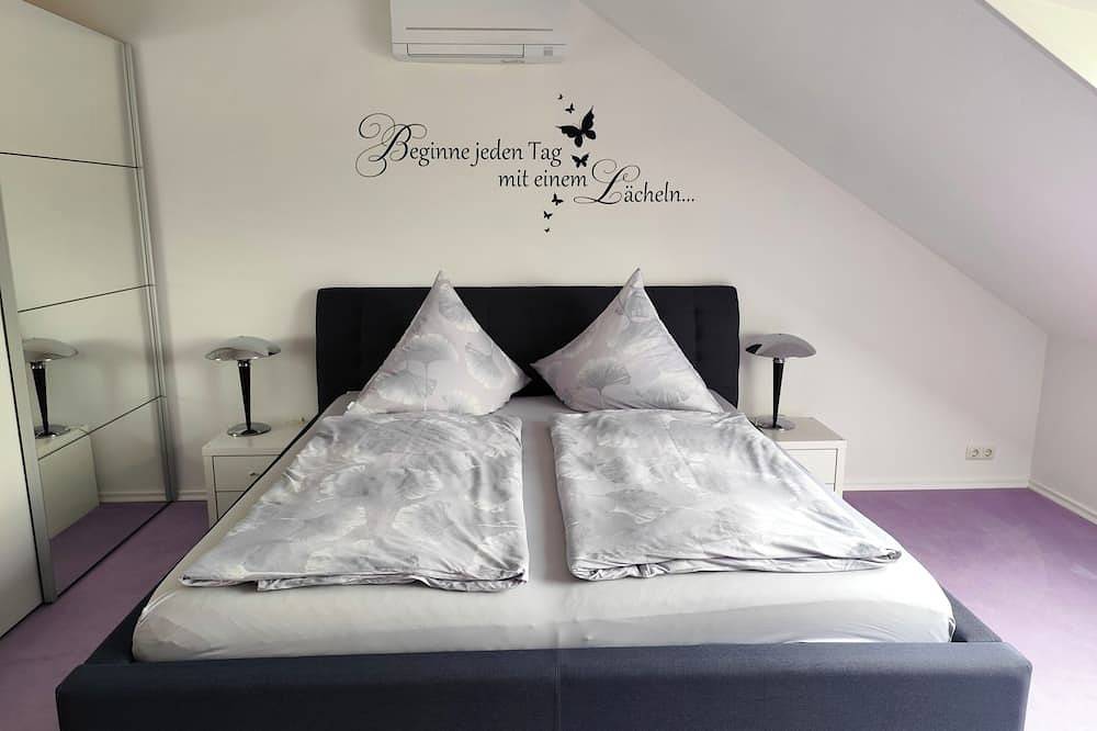 Ganze Wohnung, Großzügige Ferienwohnung \"Main Sommerblick\" - herrlicher Blick über das Maintal in Sommerhausen, Fränkisches Weinland