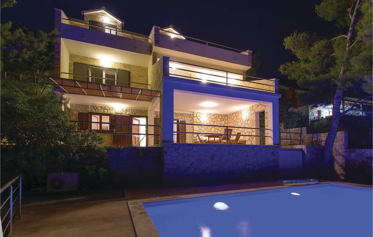 Charming 2-Bedroom Apartment with Pool Near Beach in Blato, Korcula