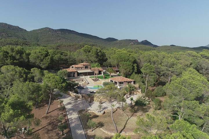 Villa pour 8 personnes, avec jacuzzi ainsi que sauna et jardin, animaux acceptés à Puget-sur-Argens