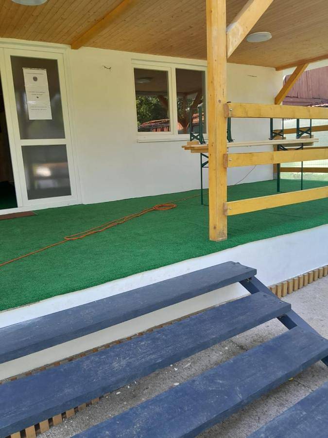Location de vacances pour 12 personnes, avec piscine et bassin pour enfant ainsi que vue et jardin dans Cluj-Napoca - 4