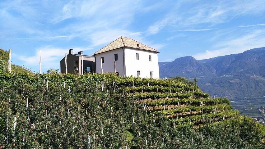 Ferienwohnung für 6 Personen, mit Terrasse und Garten sowie Ausblick in Südtirol