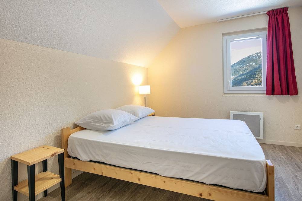 Entire apartment, Charmant T2 à 700 m du front de neige | Piscine in Saint-Colomban-des-Villards, Saint-Jean-de-Maurienne region