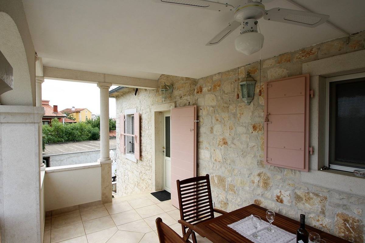 Ganze Wohnung, Apartment Marija Kastelir mit Balkon und Gartenblick in Kastelir, Općina Kaštelir - Labinci