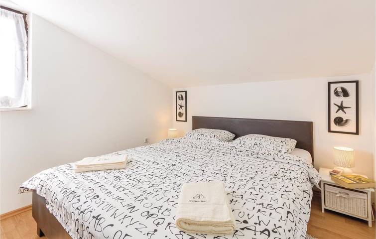 Ganze Ferienwohnung, Gemütliche Ferienwohnung mit Terrasse, WLAN und Parkplatz, 1 km vom Strand Bijeca entfernt in Medulin Stadt, Medulin