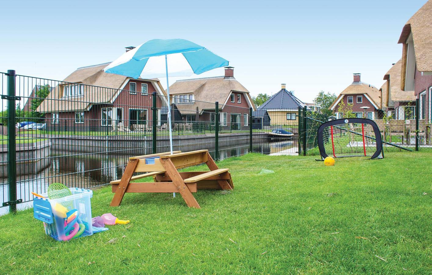 Ferienhaus für 10 Personen mit Terrasse in Idskenhuizen, De Friese Meren