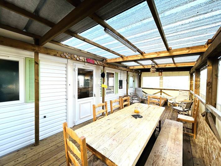 Camping pour 6 personnes, avec terrasse, animaux acceptés