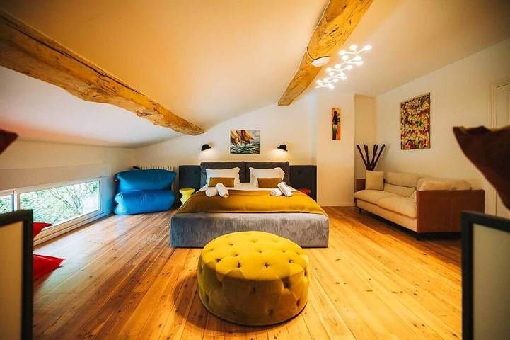 Location de vacances pour 12 personnes, avec jardin à Les Artigues-de-Lussac - 4