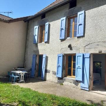 Gîte pour 4 personnes, avec terrasse ainsi que jardin et vue, animaux acceptés à Crolles