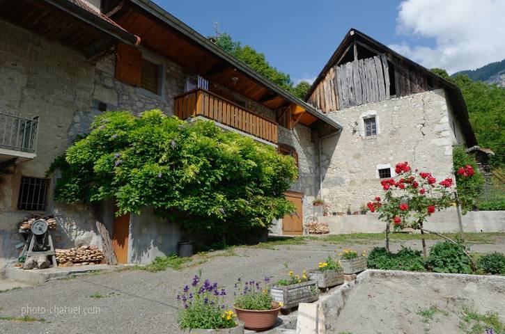Gîte pour 4 personnes, avec terrasse et balcon/terrasse à Mouxy