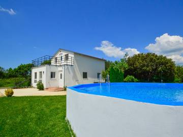 Ferienhaus für 6 Personen, mit Terrasse und Garten in Pula
