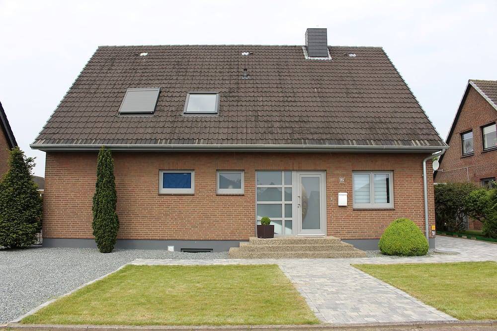 Freistehendes Ferienhaus, hell und freundlich, großer Garten im Herzen der Insel in Ostfehmarn, Fehmarn