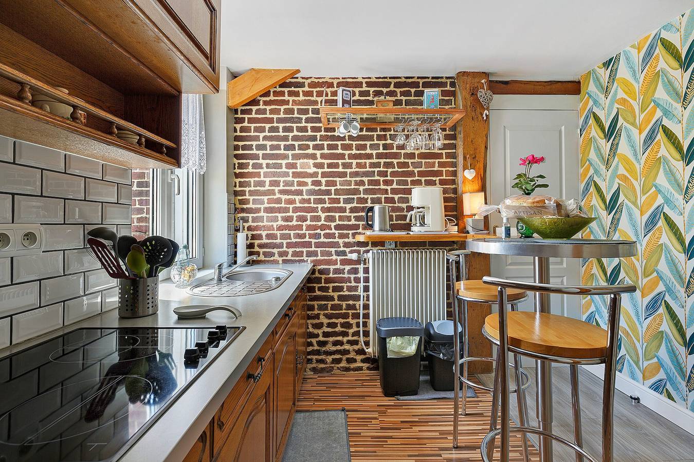 Cottage 'Gite "Entre Ciel Et Mer"' with Shared Terrace and Wi-Fi in Eu, Dieppe region