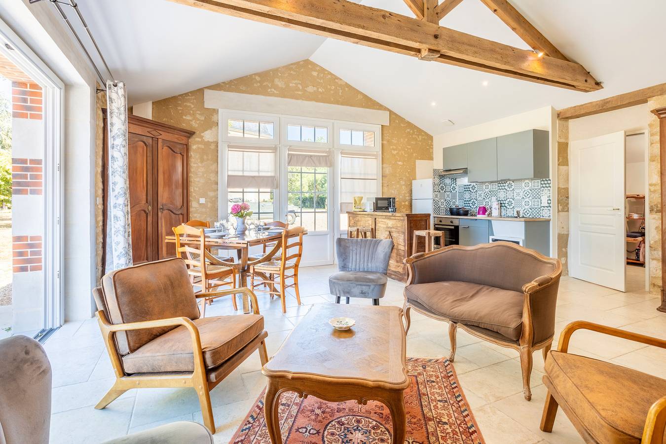 Gîte 'La Longère Proche Du Puy Du Fou' avec Terrasse Privée, Jardin Commun et Wi-Fi in Sainte-Cécile (Vendée), Région de La Roche-sur-Yon
