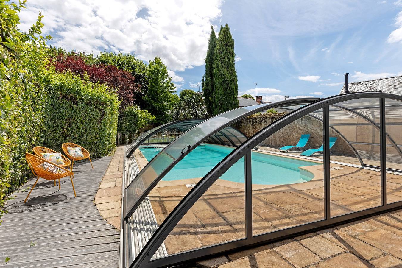 Bed & Breakfast 'Chambre D'hôtes Empereur' mit Gemeinschaftspool, Terrasse und Wlan in Beaufort-en-Vallée, Angers und Umgebung