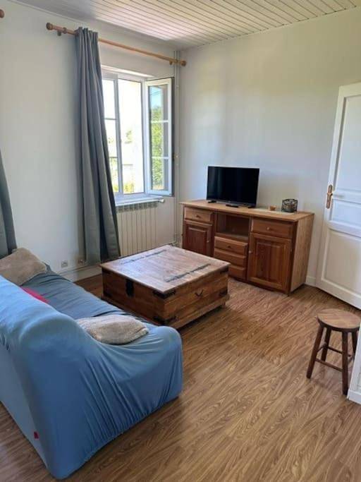 Two-Bedroom House in Blacqueville, Région de Rouen