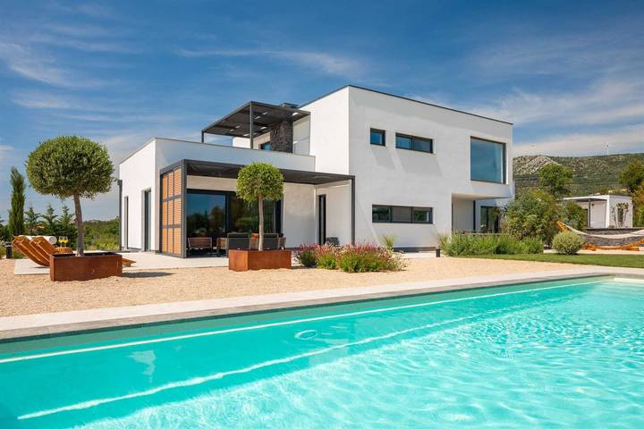 Villa pour 12 personnes, avec Balcon et Balcon/Terrasse ainsi que Terrasse et Sauna à Šibenik