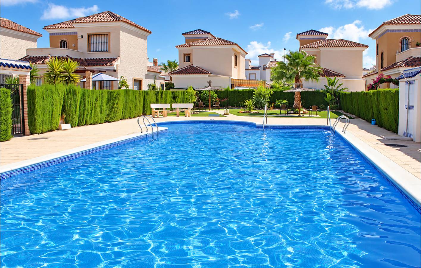 Olive Tree Apartment: Pool, Terrace & Parking in Playa Moncayo, Guardamar del Segura