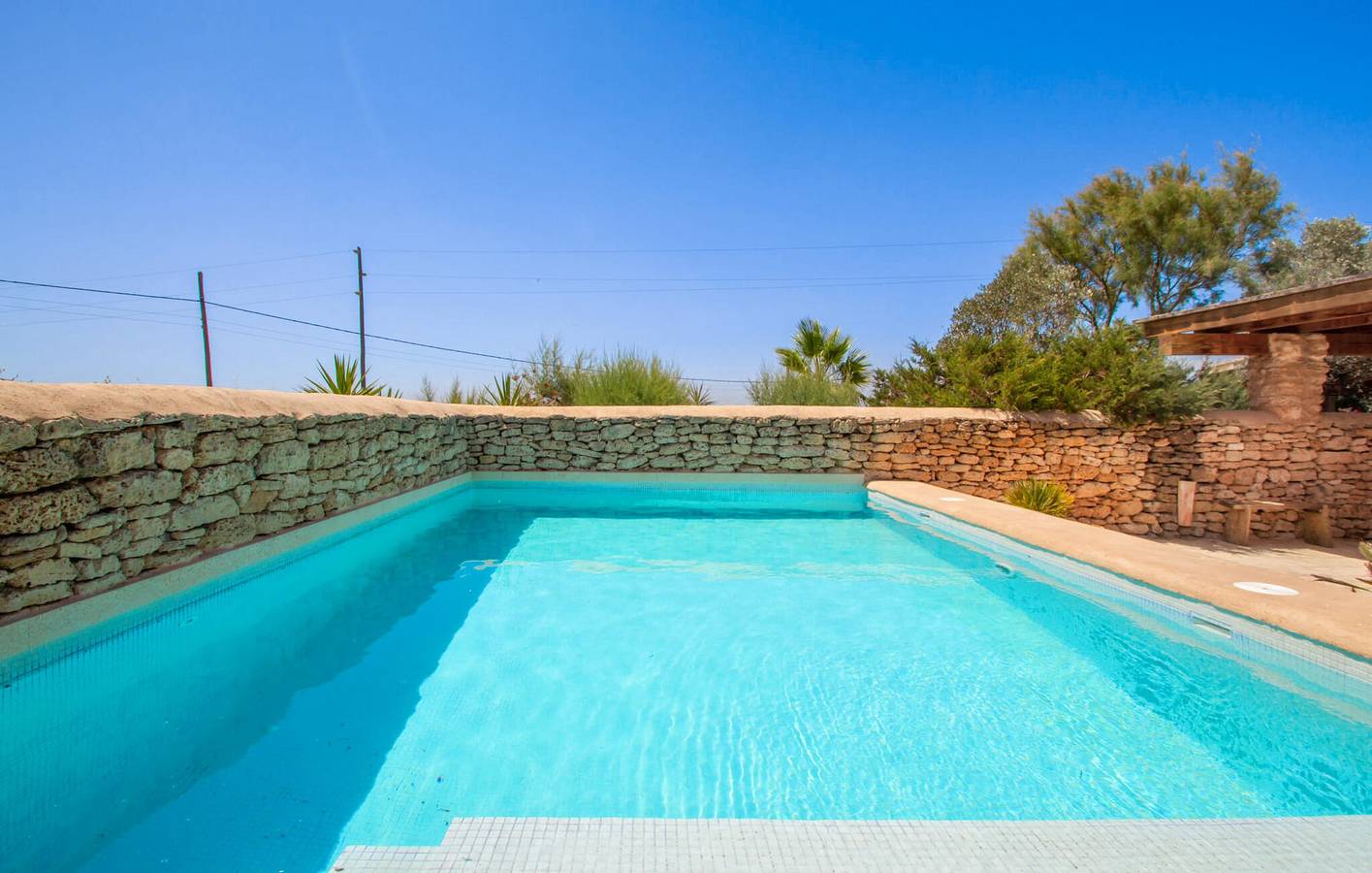 Luxus-Apartment mit Pool, Terrasse und Klimaanlage in der Nähe von Playa Es Pregons in Es Trenc, Campos