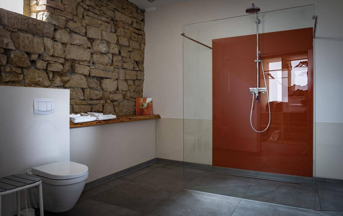 Entire apartment, Refugio - umzäuntem Garten, Kamin, große Fenster, offener Raum, Entspannung in Rot am See, Hohenlohe