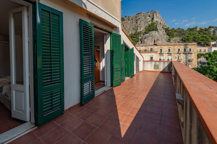 Ferienwohnung für 4 Personen, mit Balkon und Terrasse in Cefalù