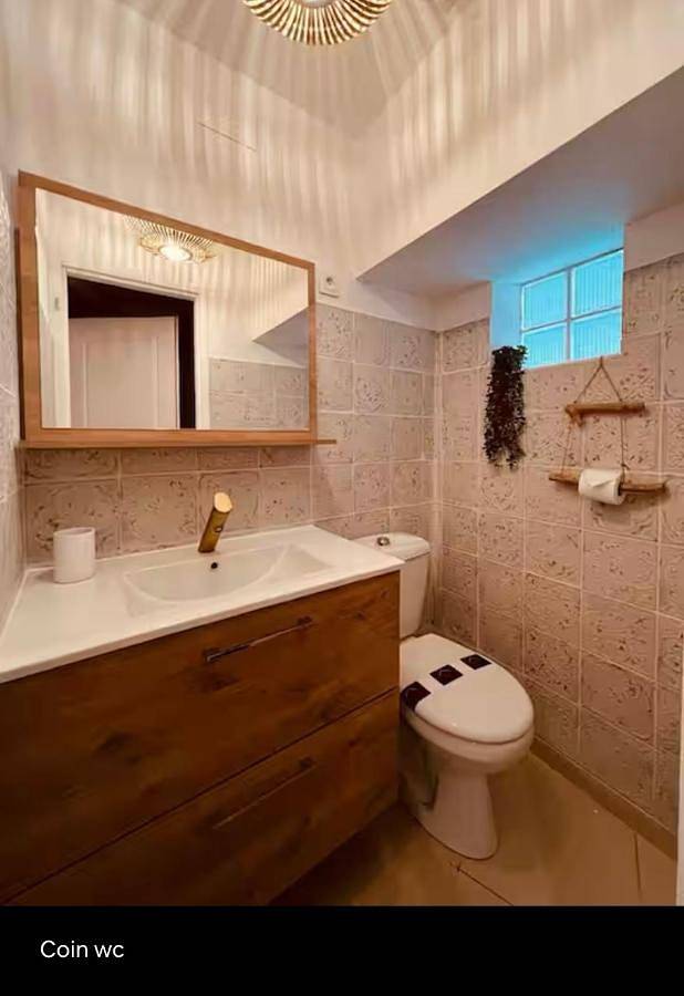 Appartement entier, Two-Bedroom Apartment in Valros, Côte méditerranéenne (France)
