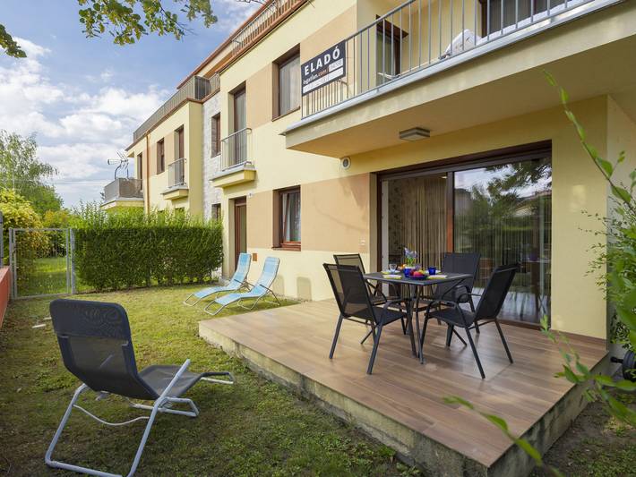 Ferienwohnung für 4 Personen, mit Terrasse und Garten in Zamardi
