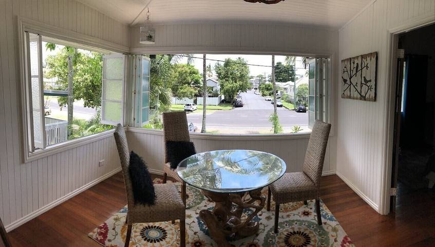 Holiday home for 6 people, with terrace and pool as well as garden in Cairns